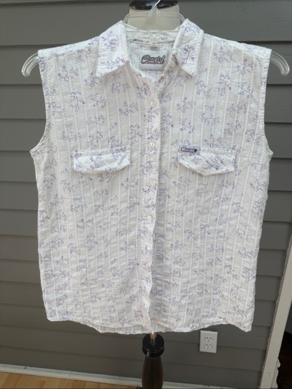 Cowgirl Hardware Floral Sleeveless Button-Up Shirt - White with Lavender Print M